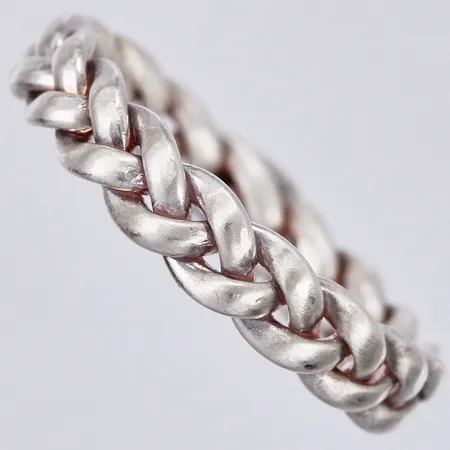Ring JK stl: 14½, bredd ca 3mm, 925/1000 silver Vikt: 1,5 g