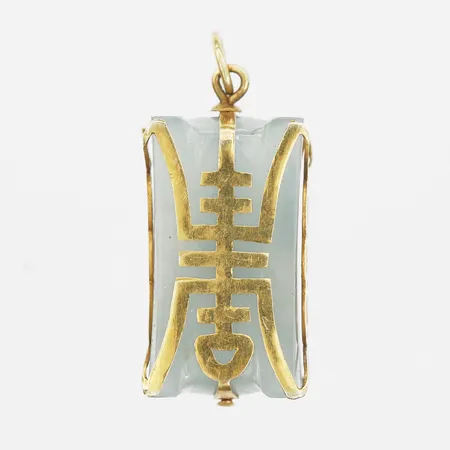 Hänge med nefrit, höjd inkl. ögla: 31mm, bredd: 12, djup: 9mm, 14K guld Vikt: 7,9 g