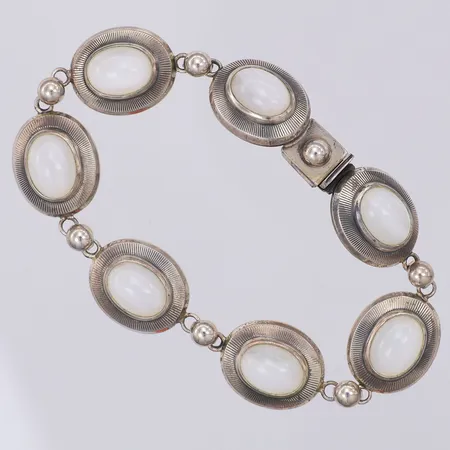 Armband med vita stenar 18cm, 15mm, 835/1000 silver Vikt: 21,7 g