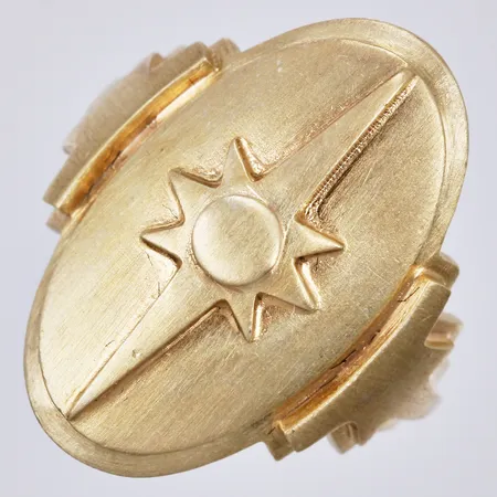 Ring i förgyllt silver JK, stl: 16½, plattan ca 23x18mm, förgyllt 925/1000 silver Vikt: 8,5 g