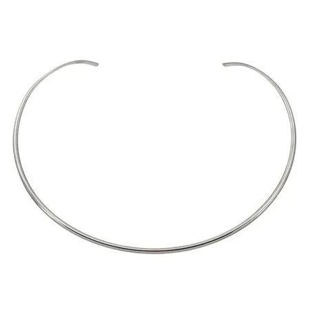 Halsring, silver 925/1000, Guldfynd, stel modell, inre mått 41 cm, bredd 2,5 mm, fint skick  Vikt: 10,2 g