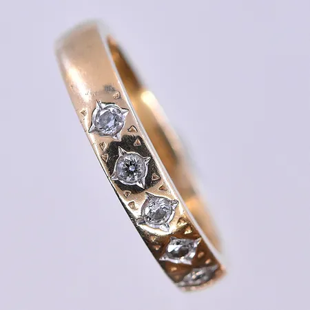 Ring med diamanter 0.15ct, Guldfynd, stl 16¾, bredd 4 mm, 18K. Vikt: 4,5 g