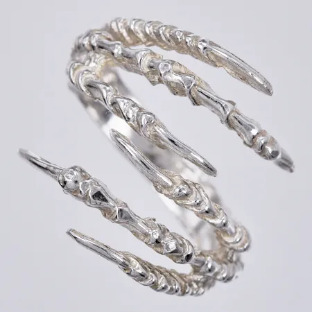 Ring stl: 17, bredd ca 4-20mm, 925/1000 silver Vikt: 5,2 g