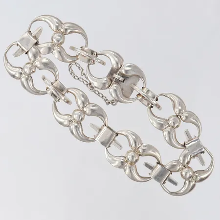 Armband med dekor, längd ca 20-21cm, bredd 18mm, Ge-Kå-Smyckek G Kaplan, 1954, säkerhetskedja, Silver 830/1000. Vikt: 32,2 g