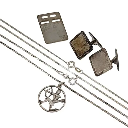 Diverse silversmycken, 830-835/1000, bl.a. Halskedjor & Manschettknappar, bruksmärken Vikt: 20,1 g
