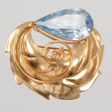 Brosch 40x35mm med blå sten, 18K. Bruttovikt: 11,6g Vikt: 0 g