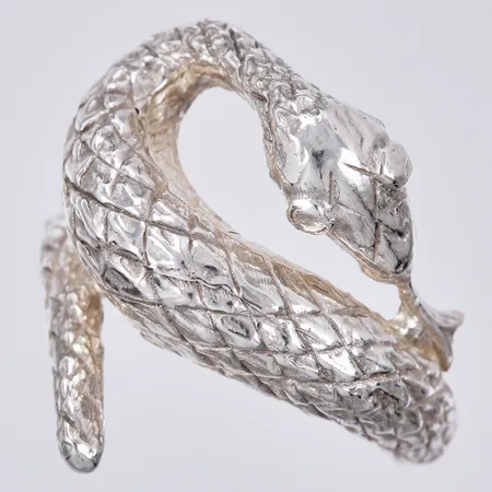 Ring stl: 17, bredd ca 3-20mm, 925/1000 silver Vikt: 6,6 g