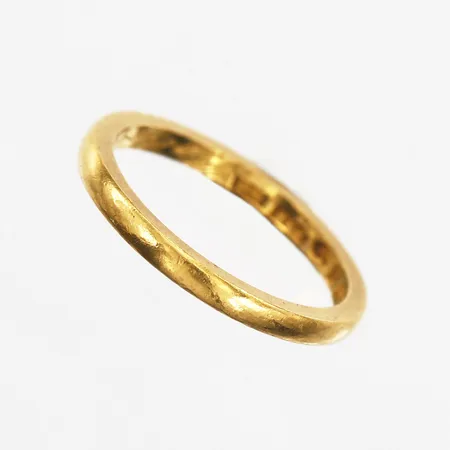 Ring slät, stl: 16¾, bredd: 2mm, O. Forslunds Urmakeri G S & Optiska, Boden 1943, gravyr, 23K guld Vikt: 3,3 g