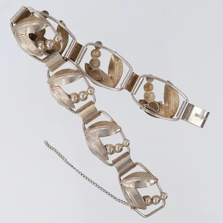 Armband med dekor, längd 20cm, bredd 16,5mm, defekt säkerhetskedja, Silver 830/1000. Vikt: 17,9 g