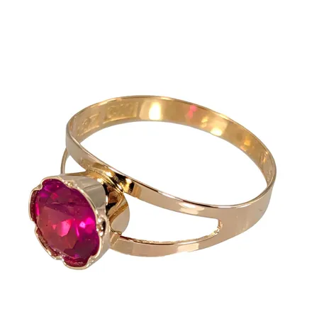 Ring, 18K guld, syntetisk Rubin Ø 7,5 mm, Atelje Waldemar Jonsson (WRJ), svensk kontrollstämpel, Ø17¼ mm, bredd 2-8 mm, fint skick, sten utan anmärkning Vikt: 1,8 g