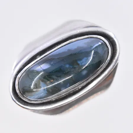 Ring, stl 17½, bredd 6-38 mm, graverad, silver 830/1000. Vikt: 12,1 g