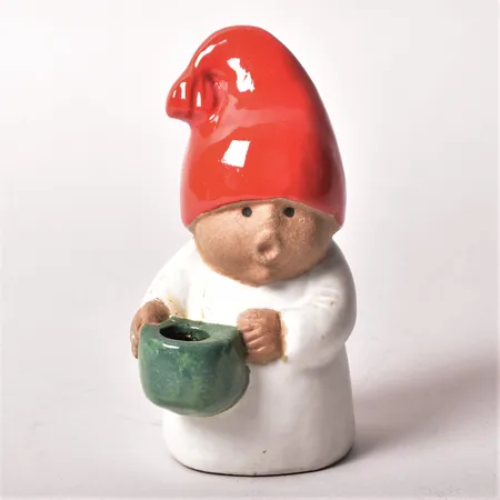 Figurin/Ljusstake tomte, stengods, ur serien Advent, formgiven av Lisa Larson, Gustavsberg, höjd ca 13cm, kartong med slitage.