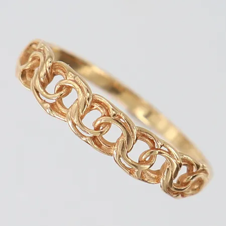 Ring Bismarck, stl: 16½, bredd 1,5-3,7mm, skev, 18K.  Vikt: 1 g