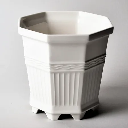 Ytterfoder, Waldemarsudde, porslin, formgiven 1915 av Prins Eugen, Gustavsberg, ca Ø14cm, höjd ca 13cm, smärre bruksslitage. Vikt: 0 g