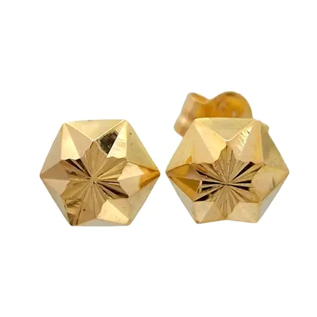 Örhängen, 18K guld, bredd 5 mm, gängade stift, skruvplopp, en plopp saknas Vikt: 0,4 g