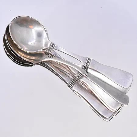 12 skedar, modell Uppsala, längd 11 cm, etui medföljer, silver 830/1000. Vikt: 137 g