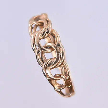 Ring Bismarck, stl 19¾, bredd 3-7 mm, 18K. Vikt: 2,9 g
