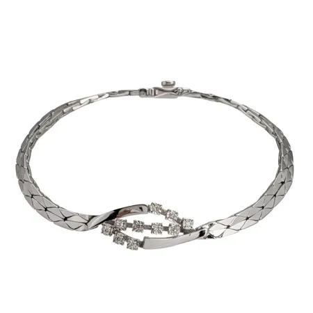 Armband, 18K vitguld, Diamanter 10 st - totalt 0,10ct - graverat på baksidan, svensk kontrollstämpel, längd knäppt 18,0 cm, bredd 3,7 - 10 mm, fint skick Vikt: 13,4 g