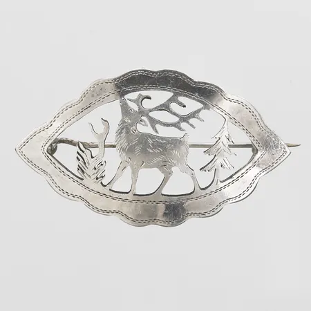 Brosch med genombruten dekor, längd: 27mm, bredd: 45mm, Stenberg & Nyström, Haparanda 1950, tennlödning, 830/1000 silver Vikt: 5 g