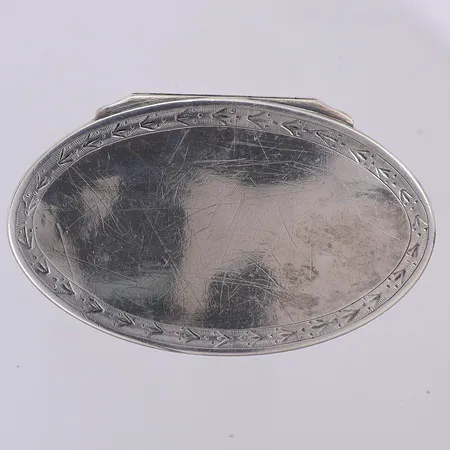 Pillerdosa 70 x 42 x16mm, I.R år 1807, gravyr, 830/1000 silver Vikt: 50,5 g