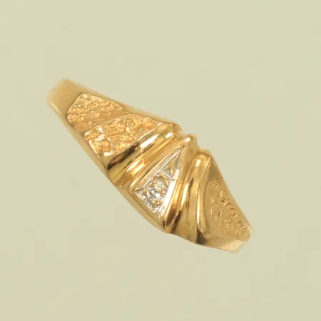 Ring med diamant ca0,02ct stl 17 bredd 3-7mm 18K Vikt: 4,3 g