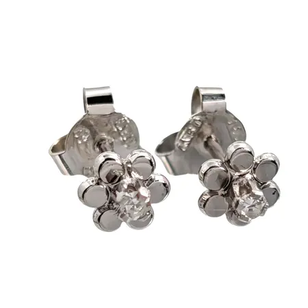 Diamantörhängen, 18K vitguld, Diamanter 2 x 0,02ct, örhängenas diameter 5 mm, originalploppar med tillverkarstämpel ABD, svensk kontrollstämpel, fint skick Vikt: 1 g