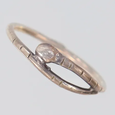 Ring stl 17¾, 925/1000 silver Vikt: 1,4 g