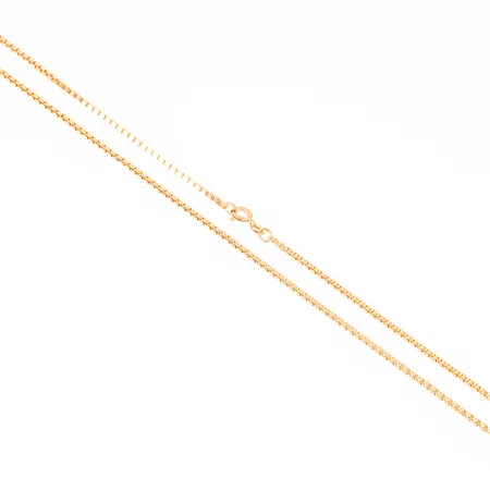 Kedja Venezia i 18K guld. Den är 65 cm lång, 2 mm bred och väger 16,7g. Springring. 