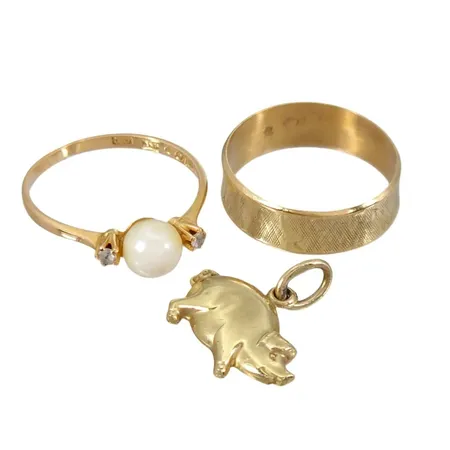 Diverse smycken, 8K - 0,7g, 14K guld - 2,0g, 18K guld - bruttovikt 1,3g, slitage, defekter