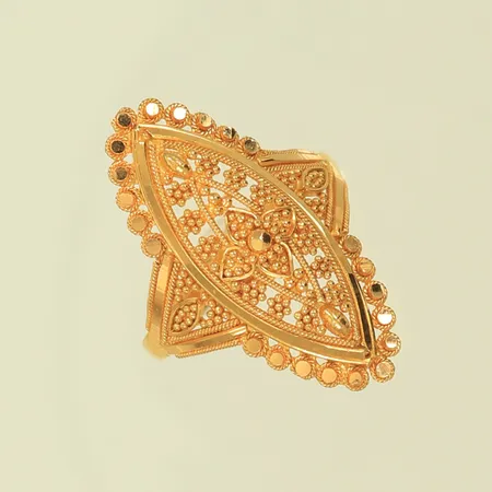 Ring med mönster stl 17¾ bredd 2-26mm 21K Vikt: 4,2 g