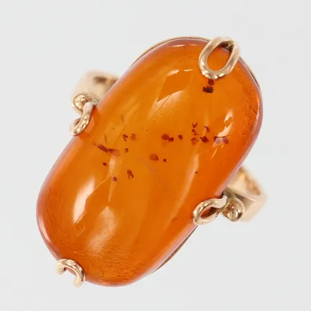 Ring med orange sten, stl: 17½, bredd 2,5-24,5mm, 14K.  Vikt: 5 g