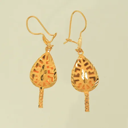 Ett par örhängen 45x12mm ojämna öglor 21K Vikt: 2,5 g