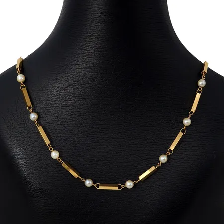 Collier, 18K guld, odlade pärlor Ø 5 mm, blåvitrosa ton, god lyster, stavlänk, något otydlig tillverkarstämpel, svensk kontrollstämpel, längd 43,0 cm, stavarnas bredd 2,4 mm, fint skick Vikt: 8,9 g