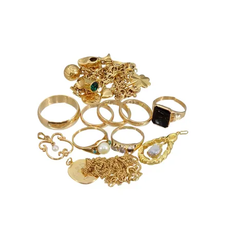 Diverse smycken, 18K guld, ojämnheter, bucklor, defekter och gravyrer, bruttovikt 54,3g Vikt: 54,3 g