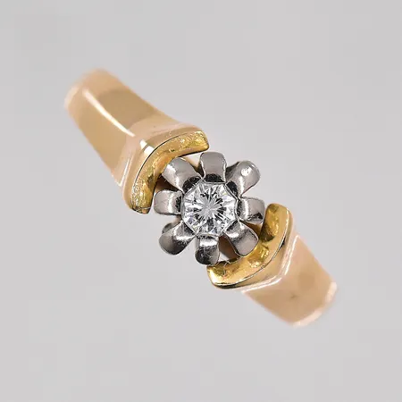 Ring med diamant ca 0,08ct, stl 17¼, defekt, klippt skena, 18K Vikt: 4,4 g
