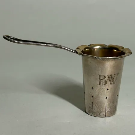 Tesil med ryska stämplar från Tula, gravyr, 830/1000 silver Vikt: 42,7 g