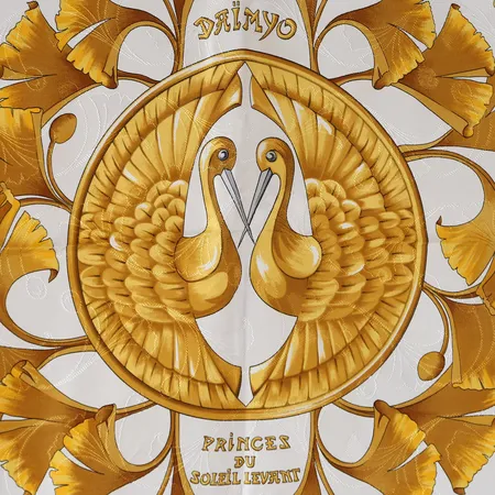Scarf Hermés, "Daïmyo Princes Du Soleil Levant", formgiven av Francoise Faconnet 1990, siden, ca. 88 x 88cm, sminkfläck