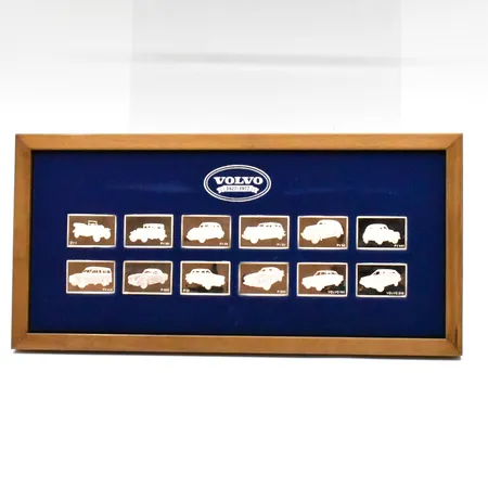 Silverplaketter, De Historiska Volvobilarna 1927-1977, 25x38mm, etui med slitage, äkthetsintyg, tillhörande bok, silver 925/1000, vikt 227g Vikt: 227 g