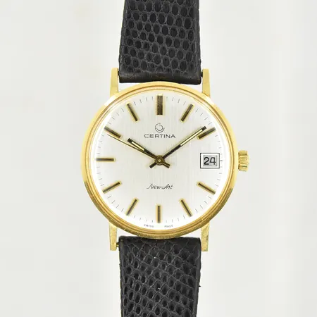 Herrur Certina New Art 14K, manuell, datum, boett Ø34 mm, serienr 852.3810.65, fungerade vid testtillfället, defekt läderband.
