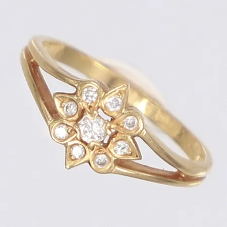 Ring med delvis med diamanter stl 18 bredd 2-10mm Heribert Engelbert Stockholm 1989 18K Vikt: 3 g