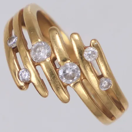 Ring med vita stenar, stl 17¼, bredd 2,6-13mm, 18K Vikt: 4,5 g