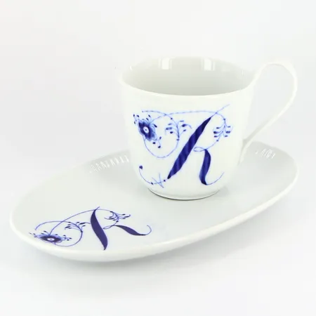 Mugg höjd: 8,5cm, nr:090, fat 14,5cm, nr: 356 Fluted Alphapet Collection, Royal Copenhagen  Vikt: 0 g Skickas med paket.