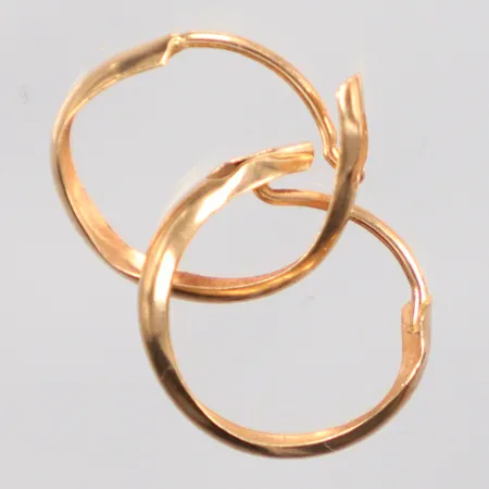 Ett par örhängen, längd 1cm, defekta, 18K. Vikt: 0,5 g