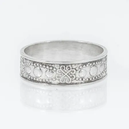 Norrbottensring i silver. Den är 5,6 mm bred, är i storlek 16¼ och väger 2,4g. Stämplad SPN 925.