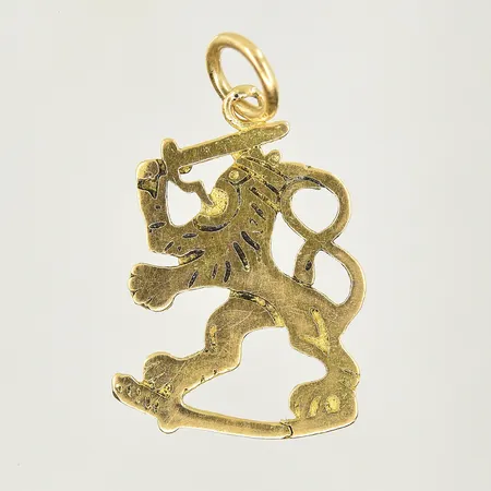 Hänge finskt lejon, längd 25 mm, bredd 15 mm, ostämplat, 14K. Vikt: 2,1 g