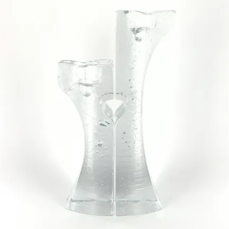 2 Ljusstakar av Kjell Engman Kosta Boda,  modell Connect, höjd ca 22-/30cm, etikettmmärkta Vikt: 0 g Skickas med postpaket.