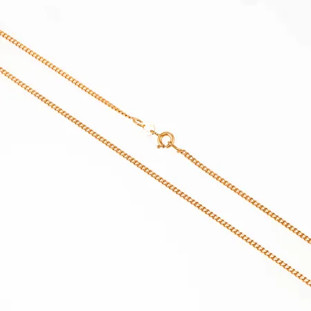 Kedja pansar i 18K guld. Den är 46 cm lång, 1,3 mm bred och väger 5,0g. Trött springring. 