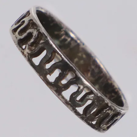 Ring, stl 16, bredd 4mm, 925/1000 silver Vikt: 1,7 g