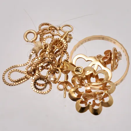 Diverse defekt guld, 18K, vikt 7,23g.