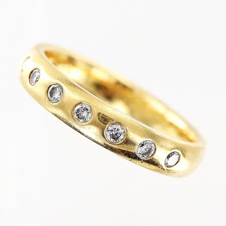 Ring, diamanter 0,21ctv enligt gravyr, stl 18, bredd 3,7mm, Schalins, gravyr, spricka i diamant, 18K. Vikt: 5,1 g